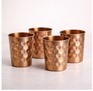 Vasos de Cobre Divris con Acabado Martillado, Diseño Moderno y Ecológico para Uso en la Comedor - Product Image 1