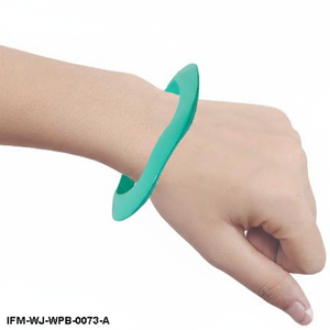 กำไลข้อมือไม้สีเขียวอมฟ้า งานแฮนด์เมด ดีไซน์โค้ง ของขวัญสำหรับเธอ - Product Image 2