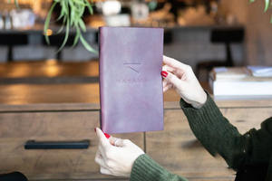 Couvertures de menu étanches Couvertures de menu en cuir de restaurant Personnaliser la taille Logo Couverture de menu en cuir LMC-0068 - Product Image 2