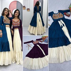 Lanzamiento de Navratri Special Lehenga Choli Fabric Pure Cotton con Gamathi & Real Mirror Work - Product Image 6