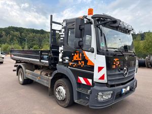 Camion lourd d'occasion <span class=keywords><strong>2020</strong></span> <span class=keywords><strong>MB</strong></span> Atego 1223L 6X4 Benne basculante trois voies Transmission manuelle 10 vitesses Euro 2 Diesel 351-450 CV Weichai Conduite à gauche 40T - Product Image 2