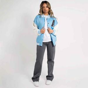Dernières vestes universitaires pour femmes en gros sur mesure avec un tissu durable pour des looks urbains décontractés - Product Image 2