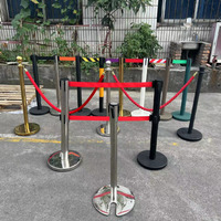 Systèmes de contrôle de foule pour banques, barrières rétractables pour file d'attente, séparateurs de file d'attente, supports, gestionnaire de file d'attente, poteau de barrière, corde, stanchion