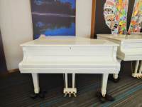 Second Hand Yamahas G2D Baby Grand Piano White Color With Powerful Tone for Export Sale Japan Original Luxury