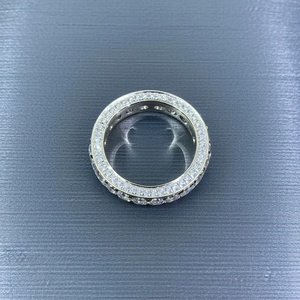 Anillo de Compromiso Unisex de Moda con Moissanita Redonda de 2.98 TCW en Plata de Ley con Engaste Pavé - Product Image 5
