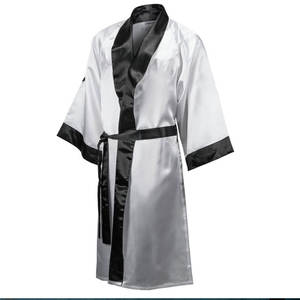 Bata de boxeo de manga larga hecha de seda de poliéster 100% con diseño de logotipo bordado Bata de sublimación Sialkot - Product Image 1