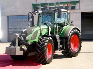 Tracteur Fendtt 700 Vario d'occasion à vendre, équipé d'un moteur AGCO Power CORE75, 7,5 litres de cylindrée, 6 cylindres, technologie 4 soupapes. - Product Image 1