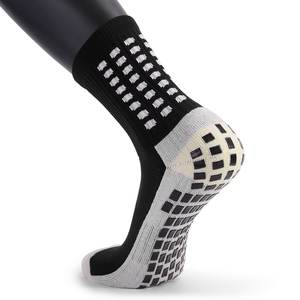 Chaussettes de football athlétiques pour hommes de haute qualité Chaussettes de sport respirantes en polyester anti-adhérence avec motif de lettres - Product Image 5