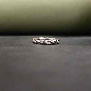 Bague Éternité Élégante en Acier Inoxydable avec Sertissage Classique et Moissanite Plaqué Or 18K – Style Unique pour Cadeau de Saint-Valentin - Product Image 2