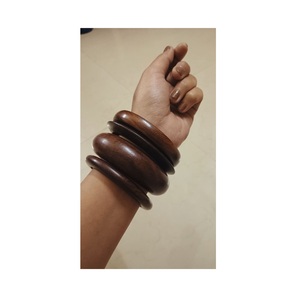 Ensemble de bracelets en bois imperméables de qualité supérieure avec couleurs personnalisées, design traditionnel sophistiqué pour cadeaux d'affaires et distribution mondiale - Product Image 1