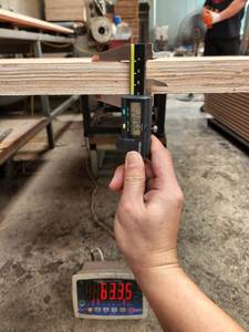 Plancher de conteneur en contreplaqué de 28 mm et contreplaqué composite en bois naturel pour la fabrication de nouveaux conteneurs - Product Image 3