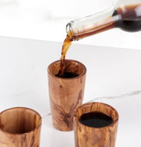 Taza de Madera de Olivo ArtisRaw - Diseño Vintage Tallado, Estilo Mediterráneo, Arte y Coleccionable - Product Image 5