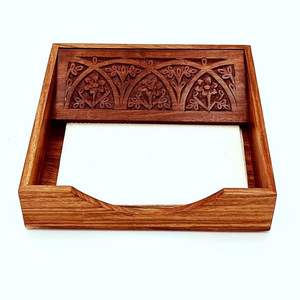 Soporte de pañuelos de madera con acabado natural de diseño de tendencia para hogares modernos que complementa los muebles de madera y agrega vibraciones acogedoras - Product Image 1