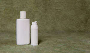 โลชั่นบำรุงผิวเพื่อผิวขาวกระจ่างใสสำหรับผู้หญิงพร้อมกลีเซอรีนไนอาซินาไมด์และอาร์บูตินปราศจากความโหดร้าย - Product Image 2