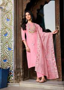 Salwar Kameez traditionnel de qualité supérieure avec bas en mousseline Kurti et Dupatta disponible au tarif de gros pour une tenue décontractée - Product Image 4