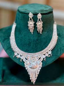 Ensemble de collier traditionnel plaqué or avec boucles d'oreilles assorties |   Bijoux de Mariage Indiens Imitation Vente en Gros Modèle 23257 - Product Image 2