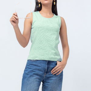 Camiseta sin mangas de algodón para mujer, nueva, talla grande, elegante, transpirable, sin mangas, de color liso, para la temporada de verano. - Product Image 3