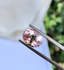 Venta al por mayor AAA calidad Natural Rosa melocotón morganita facetado ovalado 7x5 corte piedras preciosas sueltas para la fabricación de joyas - Product Image 1