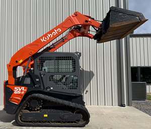 Chargeuse compacte sur chenilles Kubota SVL65-2 d'occasion pour travaux agricoles et de construction - Product Image 5