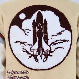 Chaqueta de Invierno de Estilo Moderno, Diseño Nuevo, Patchwork, Estilo Urbano, de Alta Calidad, Chaqueta Universitaria con Bordado de Chenilla - Product Image 4