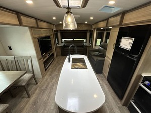 ผู้ขายที่ได้รับการยืนยันสำหรับรถยนต์มือสองปี 2025 รุ่น K-e-y-s-t-o-ne O-u-t-b-a-ck 330RL มีจำหน่ายแล้ว - Product Image 3