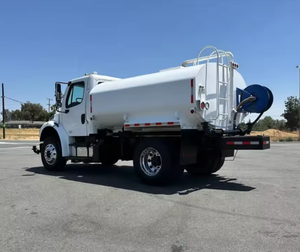 Vente en gros de camions-citernes Freightliner d'occasion 2015-2016, modèle M2, réservoir en acier neuf de 2300 gallons, expédition rapide - Product Image 1