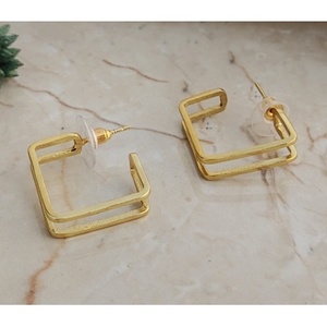 Pendientes de Araña Hechos a Mano de Latón Chapado en Oro, Estilo Étnico Vintage, Geométricos, con Aros y Cruz, con Acentos de Perlas, Modernos, para Fiesta - Product Image 2