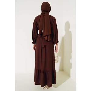 Robe marron décontractée à volants avec ceinture - Product Image 3