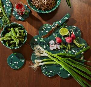 Tabla de Charcutería de Resina con Borde Festoneado de 10 Pulgadas, Apta para Lavavajillas, para Servir Queso, Fruta, Pasta y Pan - Product Image 5