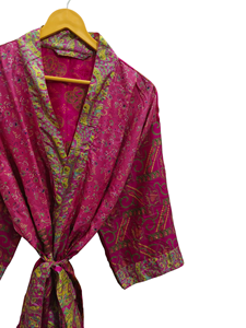 เสื้อคลุมเจ้าสาวน้ำหนักเบาชุดคลุมผ้าไหมสำหรับผู้หญิงชุดนอนเสื้อคลุมยาวพิมพ์ลายดอกไม้อินเดียชุดกิโมโนผ้าไหมส่าหรีรีไซเคิลวินเทจ - Product Image 3