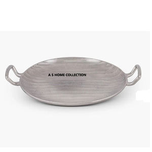 Aperitivos de aluminio de forma ovalada con asas de doble cara Mesa acabada en plata Bandeja decorativa para servir jugo y café - Product Image 1
