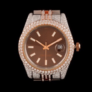 Montre Moissanite élégante en or rose de qualité supérieure Montre Bling haut de gamme avec diamants cultivés en laboratoire pour unisexe disponible à la vente - Product Image 1