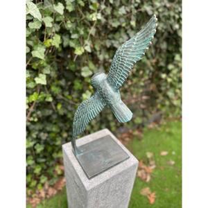 Sculpture d'hibou volant antique avec socle, ornement décoratif de jardin, figurine d'hibou vintage en fonte décorée, objet fait à la main - Product Image 2