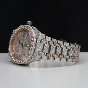Montre de luxe pour homme et femme en acier inoxydable avec mouvement à quartz analogique entièrement sertie de diamants en moissanite blancs et or rose - Product Image 2