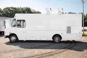 รถพ่วงขายอาหารขนาด 18 ฟุต รุ่น F59 ทำจากสแตนเลส อลูมิเนียม และไฟเบอร์กลาส สำหรับขายขนม ฮอทดอก ลูกอม มันฝรั่งทอด ไอศกรีม ขายปลีก - Product Image 5