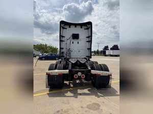 Camión tractor comercial de servicio pesado 6x4 con cabina dormitorio, diésel, para transporte de carga y logística, listo para trabajar - Product Image 3