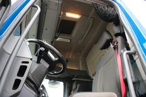 Tracteur routier diesel Mercedes-T480 Euro 2 standard 2014 d'occasion 6x4 conduite à gauche 371 ch capacité de charge 21-30T - Product Image 2