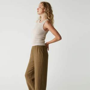 Top froissé pour femmes de style personnalisé-Doux et confortable, idéal pour les tenues de festival et les looks de week-end détendus - Product Image 3