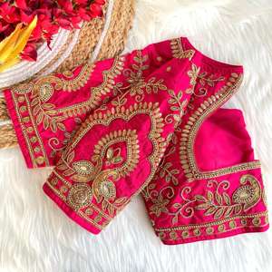 Robe en soie Banarasi lourde moderne avec beau fil de paon et Aari travail saison d'été travail manuel élégant sur les manches dos - Product Image 3