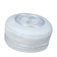 Chapeau Kufi Premium de Haute Qualité Blanc Laiteux en Polyester Coton à Motif Géométrique Décontracté, Coiffe de Prière, Pakistan, Vente en Gros