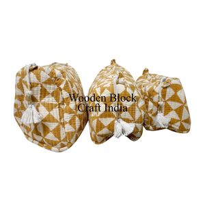 Juego de Bolsas de Maquillaje Acolchadas con Estampado Floral Pastel, Hechas a Mano, de Alta Calidad y Precio Accesible, Juego de 3 Bolsas de Cosméticos Modernas para Mujer - Product Image 2