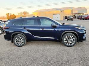 Meilleures ventes 2024 pour Highlander Hybrid Platinum AWD Sedan, conduite à gauche, intérieur en cuir foncé, automatique, toit ouvrant, à vendre - Product Image 3