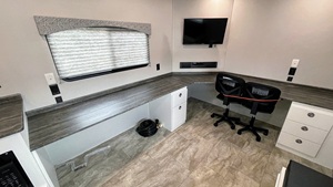 New 20 Mobile Office Command <b>Trailer</b> w/ AC/Heat Container <b>Trailer</b> for Sale Temporary Office Use Container <b>Trailer</b> for Sale - Product Image 5