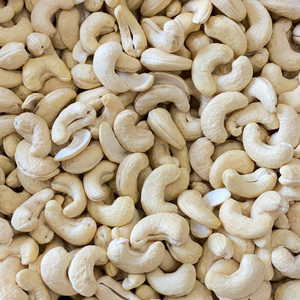 ขายส่งเม็ดมะม่วงหิมพานต์เวียดนาม W240 คุณภาพสูง แบบดิบ รับผลิตแบบ OEM ODM ยี่ห้อ SANTIGO - Product Image 1