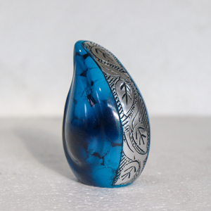 Fabricant d'urnes de crémation Urnes de crémation en forme de larme pour cendres humaines Urne en cendre en aluminium et laiton gravée à la main - Product Image 2