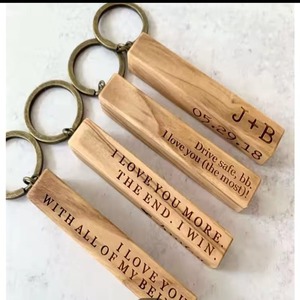 Vente en gros de porte-clés en bois de noyer rectangle gravé sur mesure logo vierge fait à la main cadeaux personnalisés pour sacs à dos porte-clés - Product Image 2