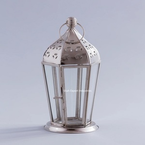 Lanterne à bougie en fer et en verre de grande conception de couleur noire pour l'éclairage de la maison et de Noël - Product Image 5