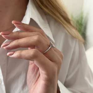 แหวนเพชรสำหรับปลูกในห้องปฏิบัติการสีชมพูเข้ม2กะรัตสดใสวงแหวนสำหรับเด็กสีชมพูแบบหนึ่งวงแหวนหมั้นเพชรสีชมพู - Product Image 5