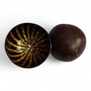 Bol en noix de coco incrusté de nacre, coquille naturelle, fait à la main, pour la présentation des aliments et la décoration de table, en provenance du Vietnam - Product Image 3