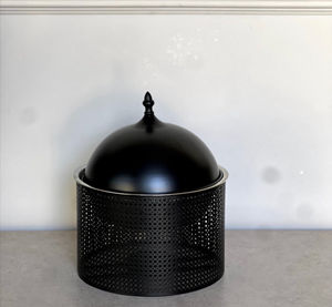 Pot en métal arabe enduit noir avec support en métal forme ronde de récipient de chauffe-aliments pour les fêtes servant une casserole d'utilisation chauffante - Product Image 2